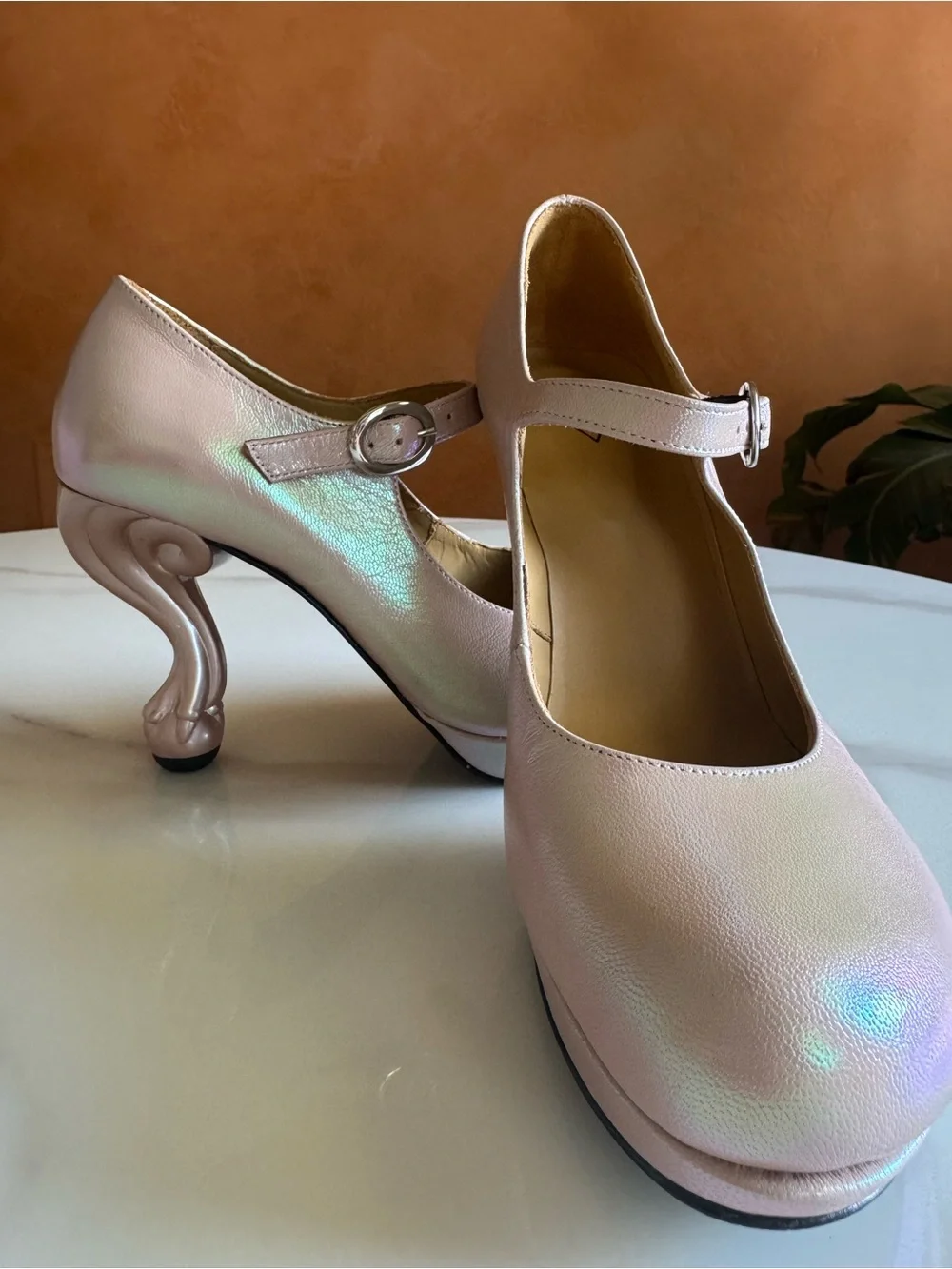 John Fluevog Elizabeth Queen Transcendent Pearl Pink Mary Jane Heels 7